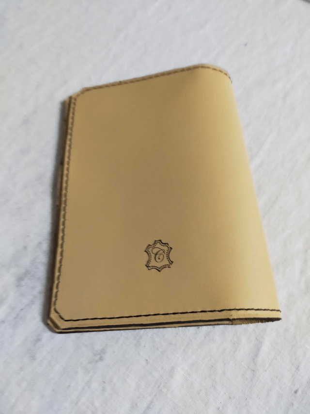Porte-carte grise en cuir personnalisable 