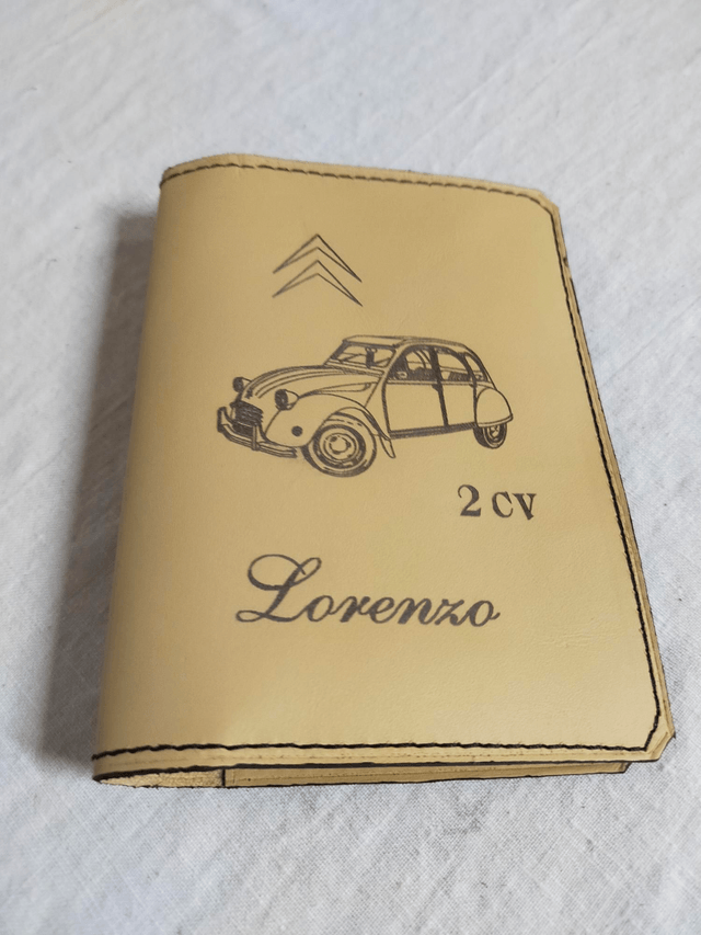Porte-carte grise en cuir personnalisable 