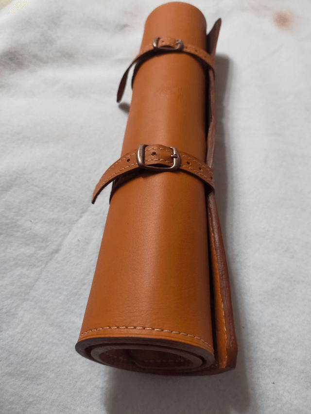 Le porte-pinceau en cuir