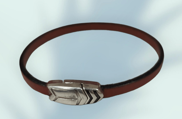 Bracelet fantaisie fermoir fleche aimanté 