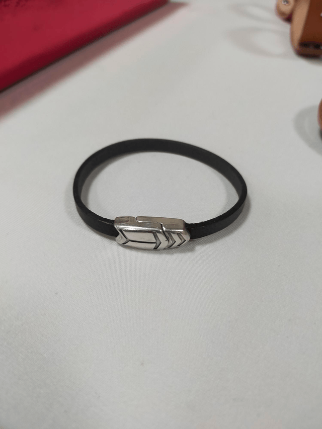 Bracelet fantaisie fermoir fleche aimanté 