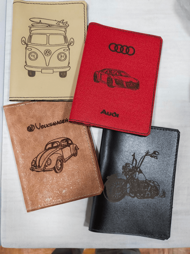 Porte-carte grise en cuir personnalisable 